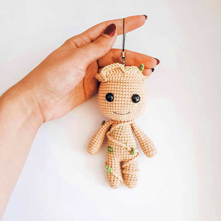 No Sew Amigurumi: Step-by-step baby groot crochet guide focusing on beginner friendly and low sew techniques.