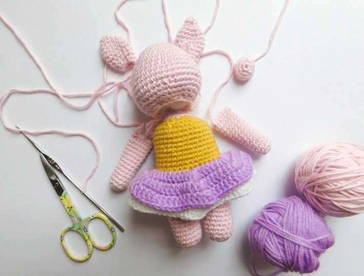Amigurumi pig doll parts assembly with body arms and head pieces, crochet pig pattern process
