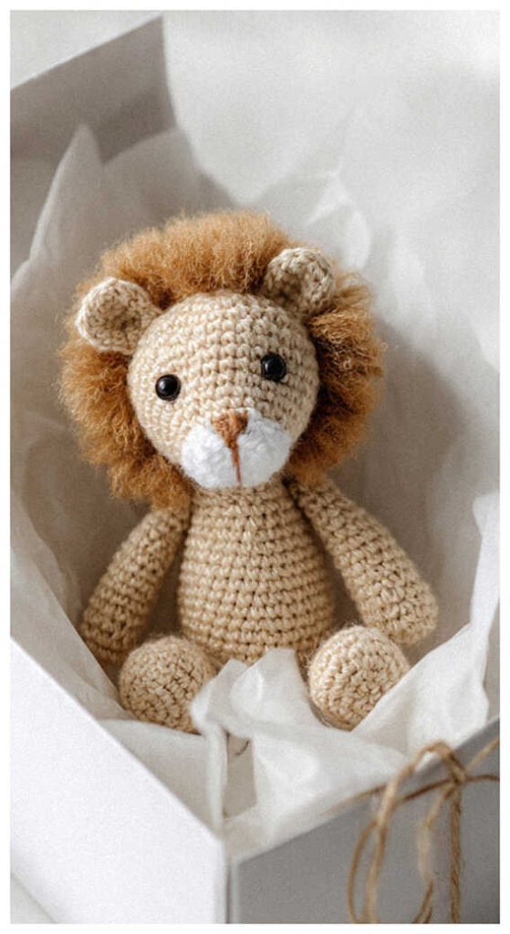 crochet lion amigurumi in a box cute handmade lion toy free pattern inspiration soft yarn detail