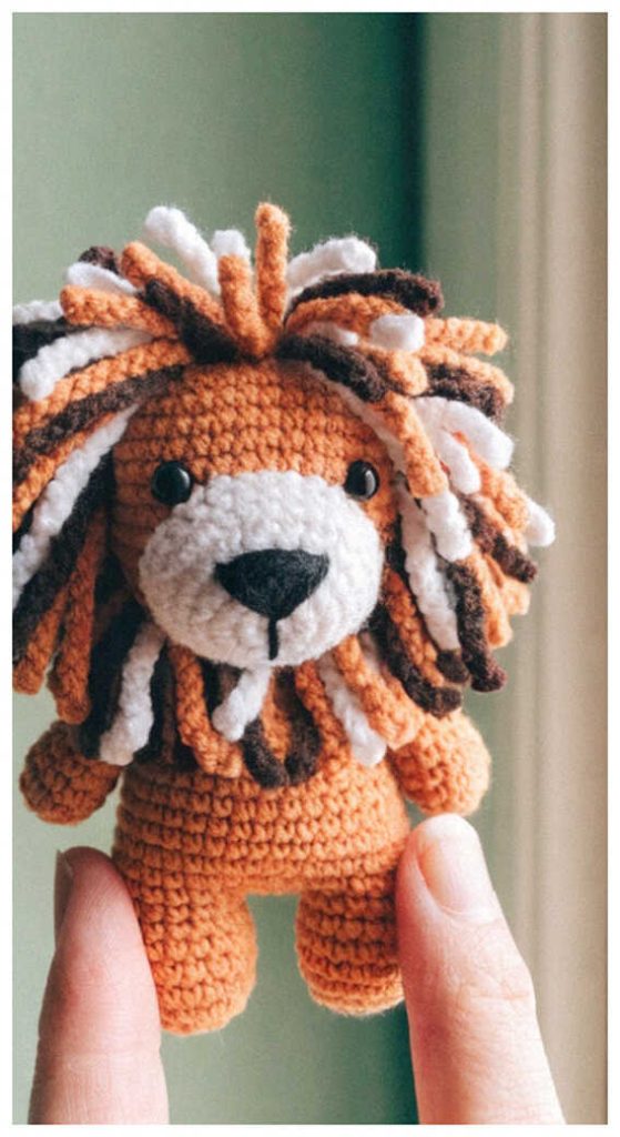 mini crochet lion amigurumi held in hand cute handmade lion toy free crochet pattern style