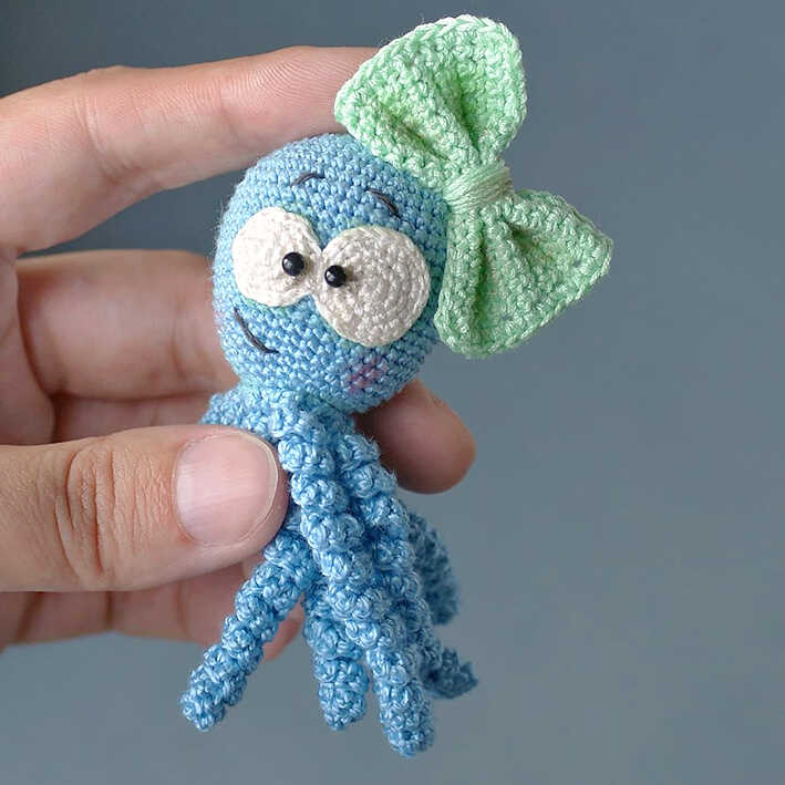 Cute blue octopus amigurumi with a large mint bow crochet free pattern