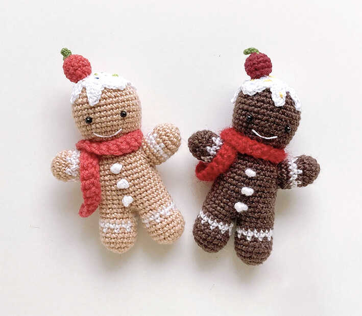 Gingerbread man amigurumi crochet plush toys with scarves